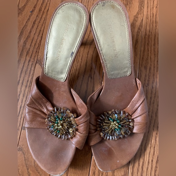 ENZO ANGIOLINI | 7 | Tan soft leather slides slip sandals beaded embellishment - Picture 4 of 7
